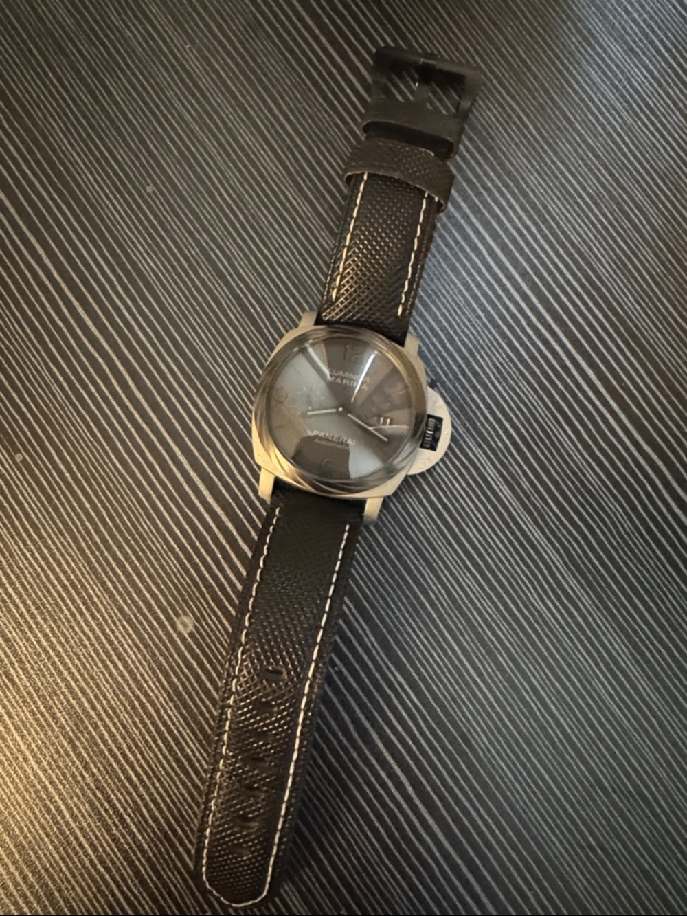 Men's Black Leather Strap Wristwatch